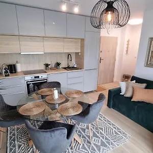  Apartment Mlody - Bezplatny Parking, Mocne Wifi, Dobre Polaczenie Z Lotniskiem Polen