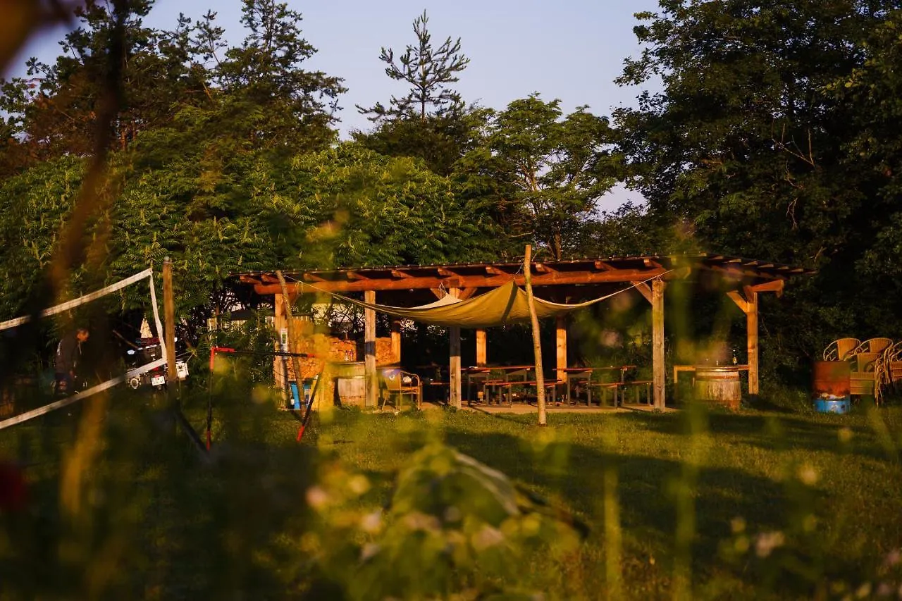 Camping @ Nogometni Golf Ljubljana酒店 0*, 卢布尔雅那 斯洛文尼亚